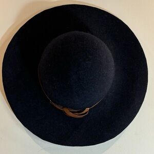 ECHO 100% Wool Bow Knot Brown Contrasting Band Wide Brim Semi-Rigid Hat in Navy.